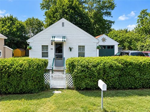 102 Tallman Ave, Portsmouth, RI, 02871-4337 | Card Image