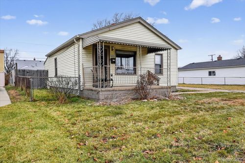 27121 Maywood St, Roseville, MI, 48066-3016 | Card Image