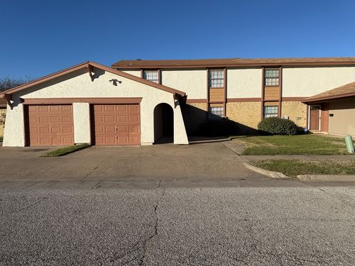 1021 Pleasant Valley Ln, Arlington, TX, 76015-3525 | Card Image