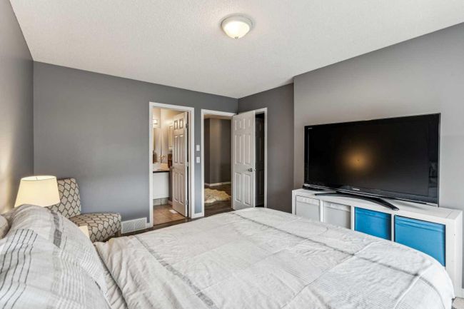 48 Hidden Creek Rise Nw, Home with 3 bedrooms, 2 bathrooms and 2 parking in Calgary AB | Image 20