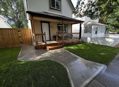 866 Balmoral St Se, Medicine Hat, AB, T1A0W5 | Card Image
