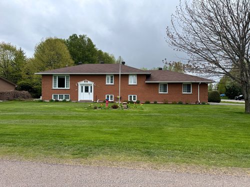 207 Martha Ave, Pembroke, ON, K8B1B4 | Card Image
