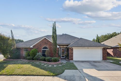 2901 Miles Way, Bedford, TX, 76021-4523 | Card Image