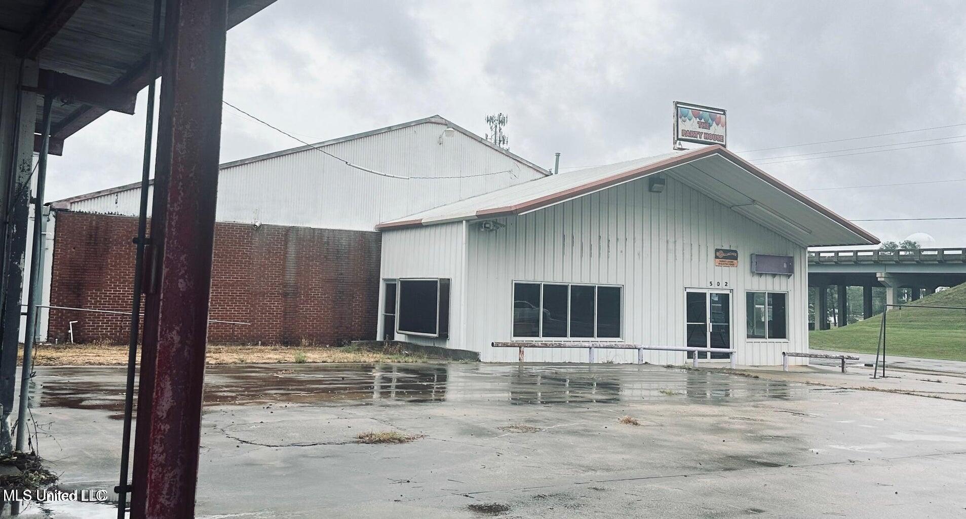 502 Old Morton Rd, Forest, MS 39074