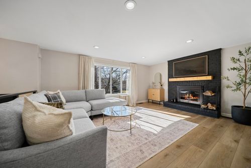 27 Hyacinth Dr, Nashua, NH, 03062-1813 | Card Image