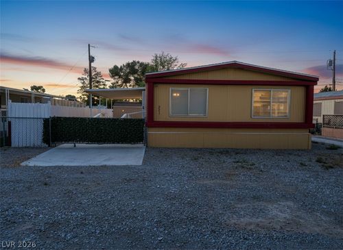 221 W Comstock Cir N, Pahrump, NV, 89048-5400 | Card Image
