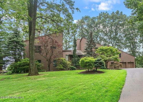 31 Thompson Grove Rd, Freehold, NJ, 07728-8239 | Card Image