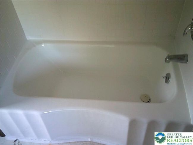1st flr full bathroom tub | Image 10