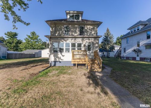 924 N 3rd St, Clinton, IA, 52732-3723 | Card Image