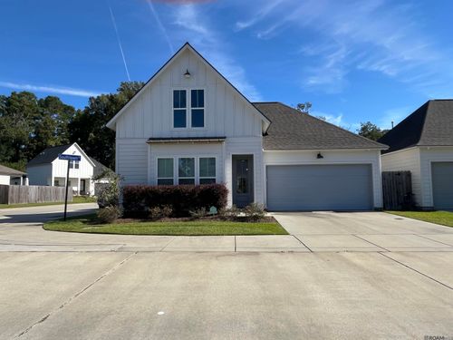 8911 Southlawn Dr, Baton Rouge, LA, 70810-2676 | Card Image