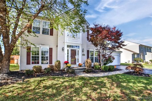 17 Creekwood Dr, Lancaster, NY, 14086-9385 | Card Image