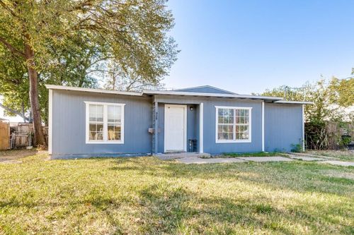 930 Shawnee Trce, Grand Prairie, TX, 75051-2939 | Card Image