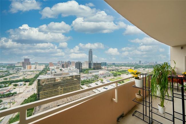 UNIT-2405 - 3505 Sage Rd, Condo with 2 bedrooms, 2 bathrooms and 1 parking in Houston TX | Image 4