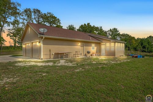 910 Nw West Union Rd, Topeka, KS, 66615-9628 | Card Image