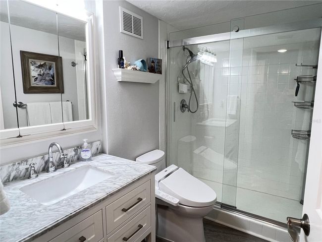 Updated bath | Image 13
