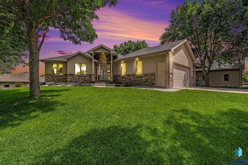 709 Britz Dr, Luverne, MN, 56156-1062 | Card Image