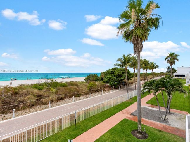 1714 - 5601 Collins Ave, Condo with 2 bedrooms, 2 bathrooms and null parking in Miami Beach FL | Image 1
