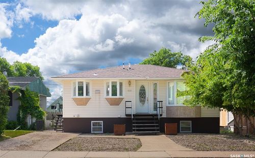 1135 Caribou St W, Moose Jaw, SK, S6H2L8 | Card Image