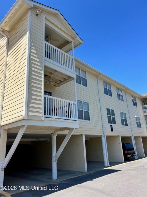 b7-2421 Beachview Dr, Ocean Springs, MS, 39564-9552 | Card Image