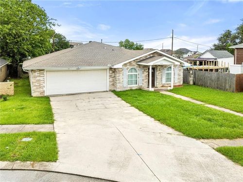 2204 Gallant Dr, Chalmette, LA, 70043-4114 | Card Image