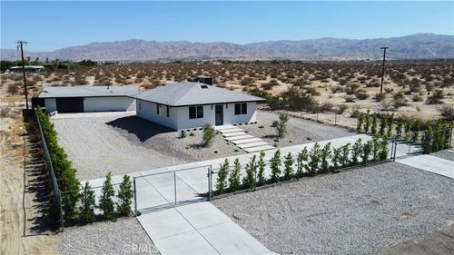 67780 Club House Dr, Desert Hot Springs, CA, 92241-7401 | Card Image