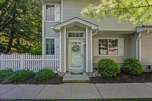 52 Encampment Dr, Bedminster, NJ, 07921-1829 | Card Image