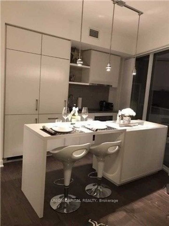 7002 - 88 Harbour St, Condo with 1 bedrooms, 1 bathrooms and 1 parking in Toronto ON | Image 7
