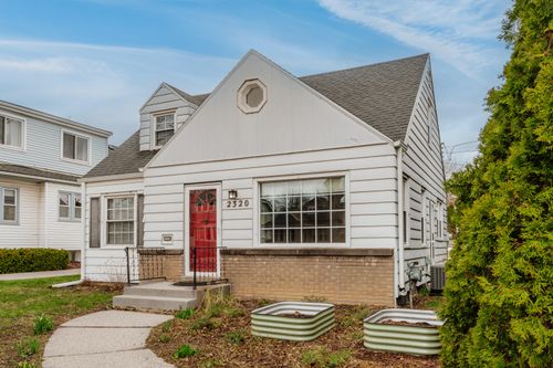 2320 N 68th St, Wauwatosa, WI, 53213-1304 | Card Image