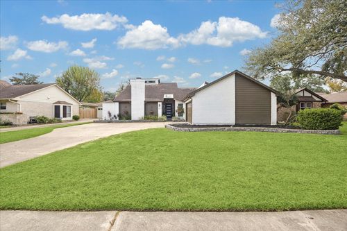 5611 Water Leaf Ln, Houston, TX, 77088-5539 | Card Image