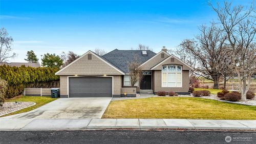 811 Laguna Dr, Moses Lake, WA, 98837-9530 | Card Image