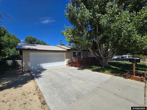 915 Kansas St, Green River, WY, 82935-5830 | Card Image