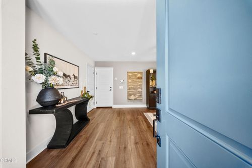 586 Via Chelsea, Camarillo, CA, 93012 | Card Image