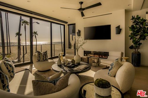 3011 Ocean Front Walk, Venice, CA, 90291-4349 | Card Image