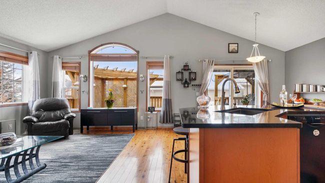 44 Bridlemeadows Common Sw, Home with 4 bedrooms, 3 bathrooms and 5 parking in Calgary AB | Image 6