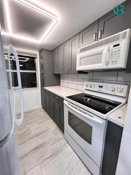 101-102 Se 10th St, Deerfield Beach, FL, 33441-8206 | Card Image