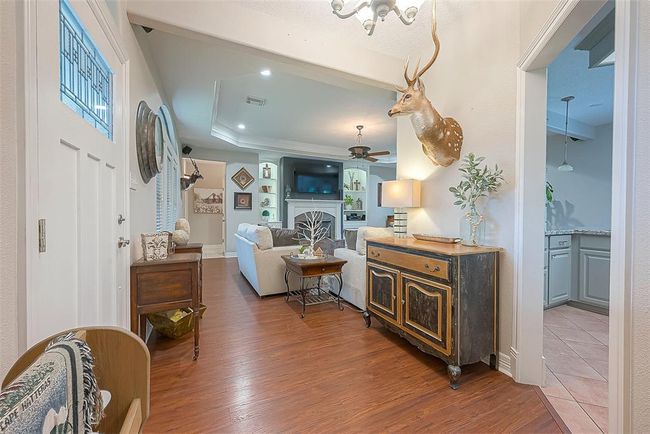 Entryway from the front door | Image 4