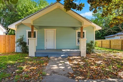 822 W 10th St, Ada, OK, 74820-4827 | Card Image