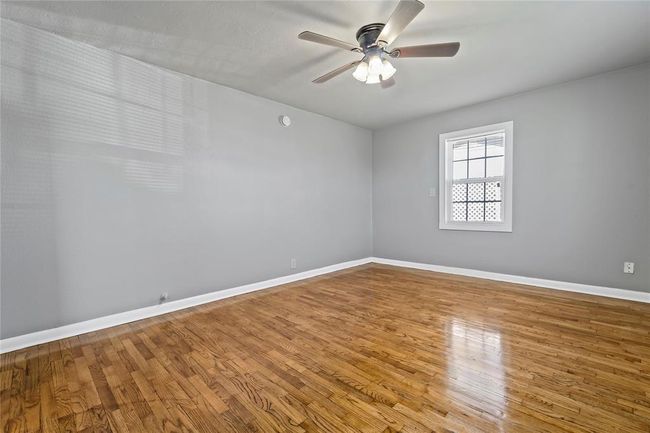 915 E Hanna St, House other with 3 bedrooms, 2 bathrooms and 2 parking in Calvert TX | Image 10