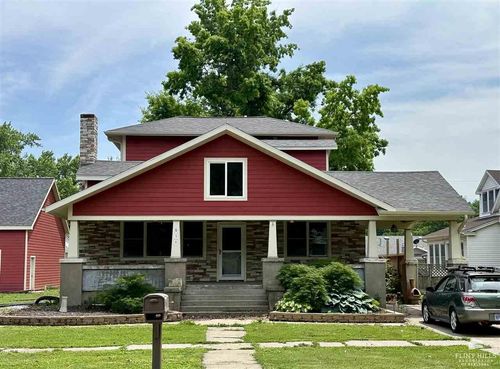 611 Hockaday St, Council Grove, KS, 66846-1811 | Card Image