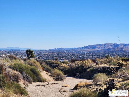 54260 Pinon Dr, Yucca Valley, CA, 92284-8300 | Card Image