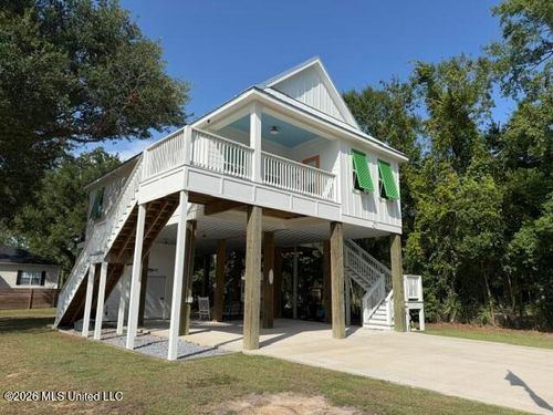 231 Leonhard Ave, Bay Saint Louis, MS, 39520-3719 | Card Image