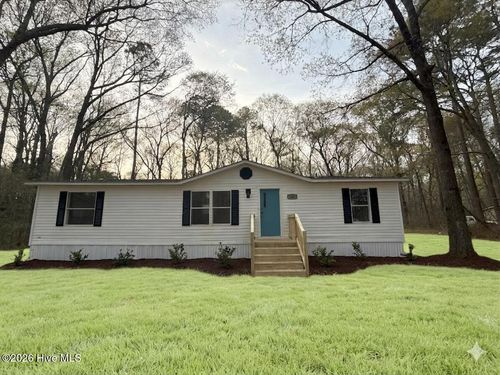 124 Decoy Dr, Pikeville, NC, 27863-8862 | Card Image