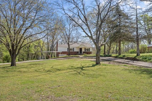 2076 Southview Ave, Bartlesville, OK, 74003-6813 | Card Image