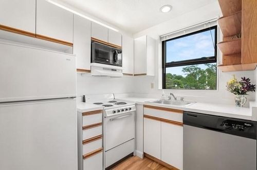 apt-217-133 Commander Shea Blvd, Quincy, MA, 02171-1562 | Card Image