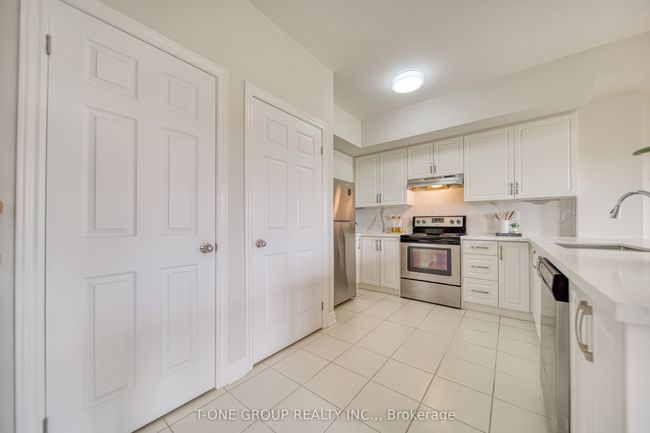 12 - 11 Eaton Park Lane, Condo with 2 bedrooms, 3 bathrooms and null parking in Scarborough ON | Image 6