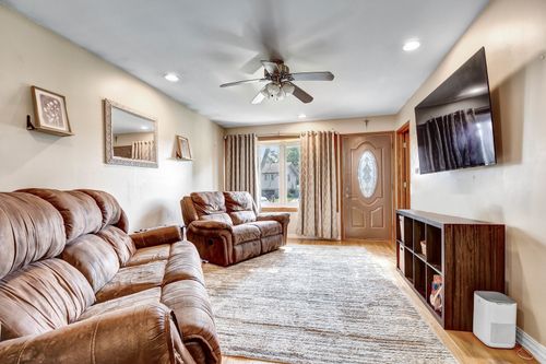 13533 Short Dr, Crestwood, IL, 60418-1517 | Card Image