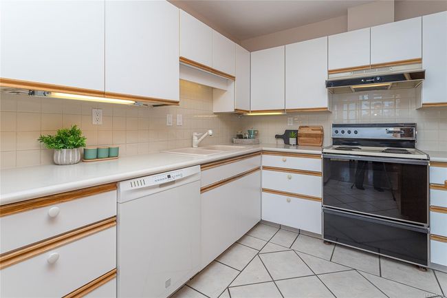 403 - 670 Dallas Rd, Condo with 3 bedrooms, 2 bathrooms and 1 parking in Victoria BC | Image 13