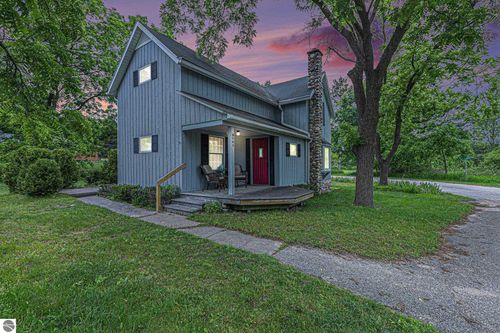 8941 E Summer St, Cedar, MI, 49621-5111 | Card Image