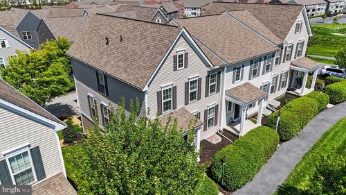 3256 Lark Way, MECHANICSBURG, PA, 17055-5227 | Card Image