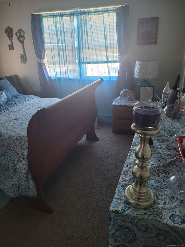 18 Elizabeth Ann Dr, Home with 4 bedrooms, 2 bathrooms and 2 parking in New Haven CT | Image 8